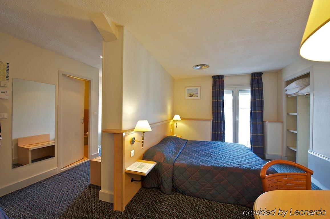 Hotel Le Bourbon Pau Centre Esterno foto