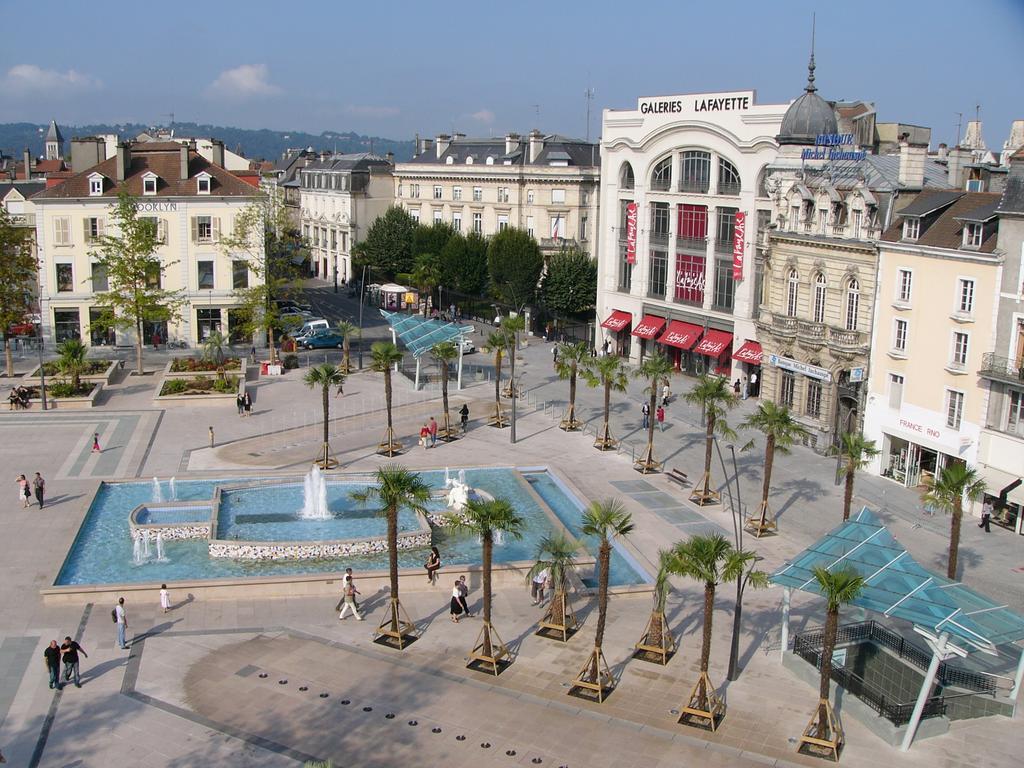 Hotel Le Bourbon Pau Centre Esterno foto